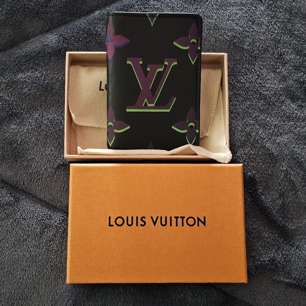 Louis Vuitton Card Holder LV